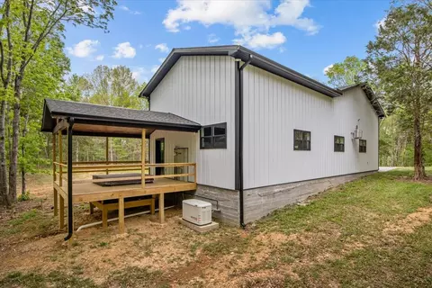 Exterior - 555 Parrish Ln, Mcewen, TN 37101 photo 13 of 14
