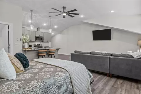 Bedroom - 555 Parrish Ln, Mcewen, TN 37101 photo 4 of 5