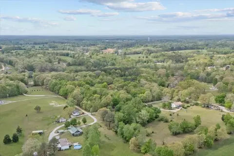 View/Area - 555 Parrish Ln, Mcewen, TN 37101 photo 1 of 16