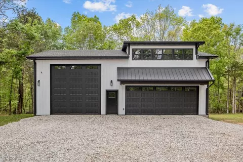 Exterior - 555 Parrish Ln, Mcewen, TN 37101 photo 3 of 14