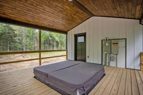 Exterior - 555 Parrish Ln, Mcewen, TN 37101 photo 5 of 14