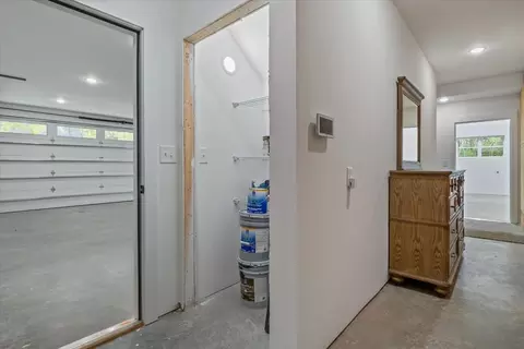 Entry Way - 555 Parrish Ln, Mcewen, TN 37101 photo 2 of 2