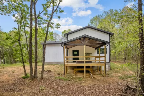 Exterior - 555 Parrish Ln, Mcewen, TN 37101 photo 6 of 14