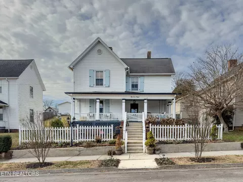 208 N B St, Lenoir City, TN 37771