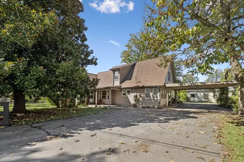 Other - 701 Hafner Rd, Charlotte, TN 37036 photo 2 of 7