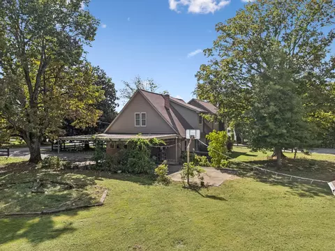 Exterior - 701 Hafner Rd, Charlotte, TN 37036 photo 6 of 13