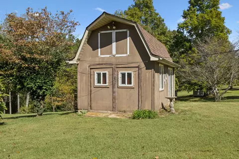 Exterior - 701 Hafner Rd, Charlotte, TN 37036 photo 12 of 13