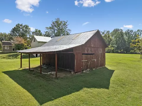 Exterior - 701 Hafner Rd, Charlotte, TN 37036 photo 11 of 13