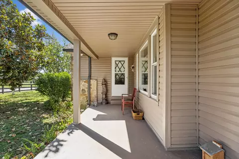 Exterior - 701 Hafner Rd, Charlotte, TN 37036 photo 7 of 13