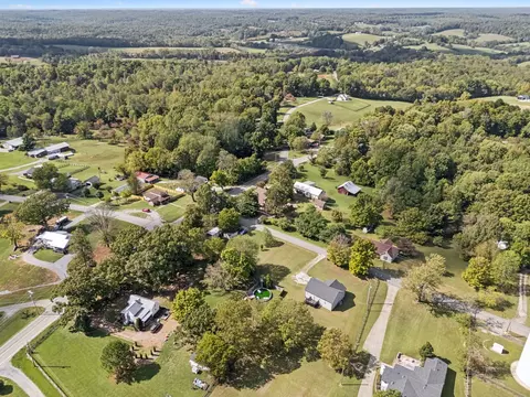 View/Area - 701 Hafner Rd, Charlotte, TN 37036 photo 2 of 8
