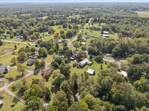 View/Area - 701 Hafner Rd, Charlotte, TN 37036 photo 4 of 8