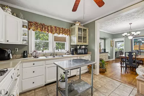 Kitchen - 701 Hafner Rd, Charlotte, TN 37036 photo 1 of 3