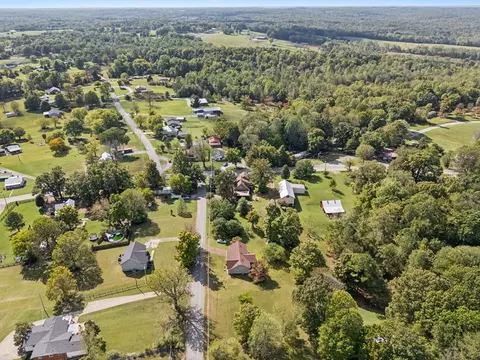 View/Area - 701 Hafner Rd, Charlotte, TN 37036 photo 3 of 8