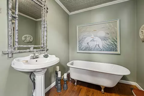 Bath - 701 Hafner Rd, Charlotte, TN 37036 photo 3 of 5