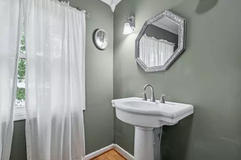Bath - 701 Hafner Rd, Charlotte, TN 37036 photo 4 of 5