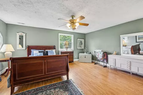 Bedroom - 701 Hafner Rd, Charlotte, TN 37036 photo 2 of 5