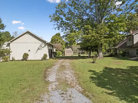 Exterior - 701 Hafner Rd, Charlotte, TN 37036 photo 9 of 13