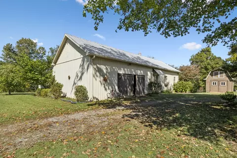 Exterior - 701 Hafner Rd, Charlotte, TN 37036 photo 8 of 13