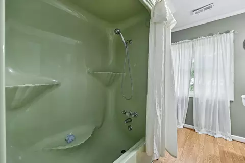Bath - 701 Hafner Rd, Charlotte, TN 37036 photo 5 of 5