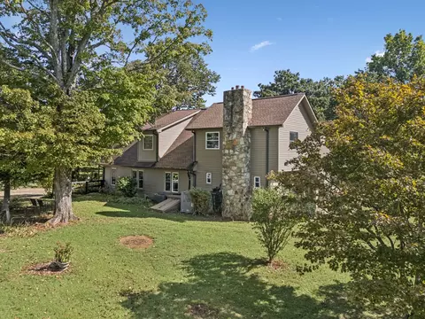 Exterior - 701 Hafner Rd, Charlotte, TN 37036 photo 3 of 13