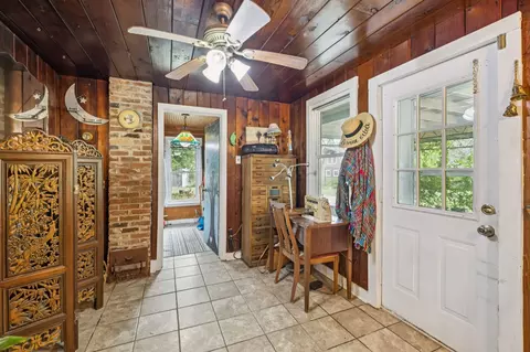 Entry Way - 701 Hafner Rd, Charlotte, TN 37036 photo 1 of 3
