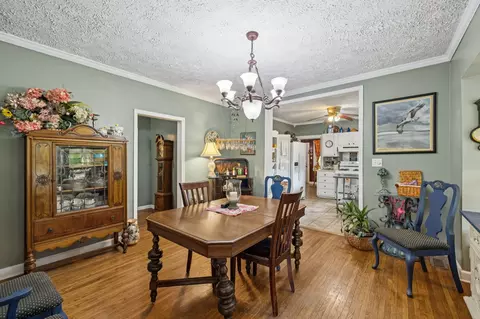Dining - 701 Hafner Rd, Charlotte, TN 37036 photo 1 of 3