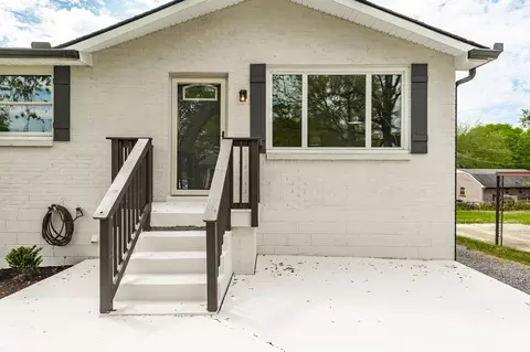 Exterior - 709 Perry Dr, Springfield, TN 37172 photo 4 of 9