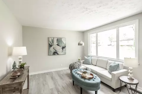 Living - 709 Perry Dr, Springfield, TN 37172 photo 3 of 6