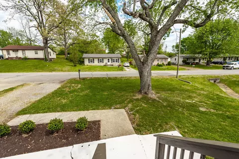 Exterior - 709 Perry Dr, Springfield, TN 37172 photo 5 of 9