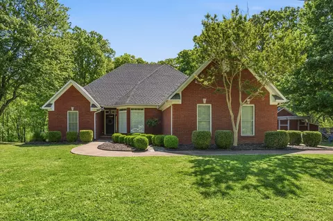 920 Hillcrest St, Lawrenceburg, TN 38464