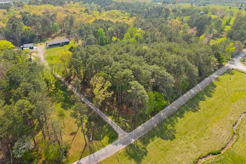 1549 Trace Creek Rd, Mcewen, TN 37101