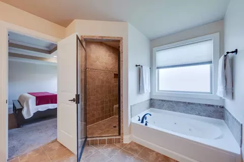 Bath - 8050 Fenwick Ln, Spring Hill, TN 37174 photo 4 of 6