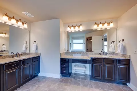 Bath - 8050 Fenwick Ln, Spring Hill, TN 37174 photo 2 of 6