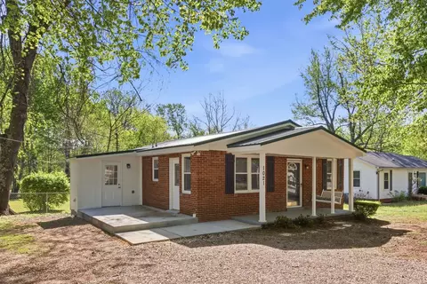 1021 Preston Dr, Burns, TN 37029