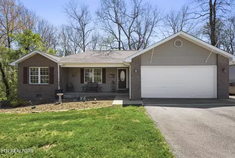 240 Carriage Dr, Crossville, TN 38555