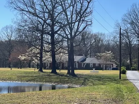 1386 Chisholm Rd, Cypress Inn, TN 38452