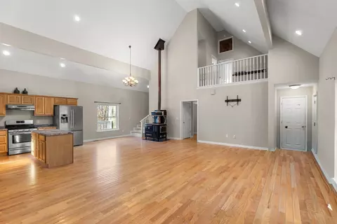 Living - 1148 Stoltz Rd, Centerville, TN 37033 photo 3 of 5
