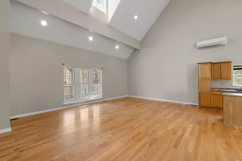 Living - 1148 Stoltz Rd, Centerville, TN 37033 photo 4 of 5