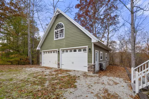 Exterior - 1148 Stoltz Rd, Centerville, TN 37033 photo 2 of 10