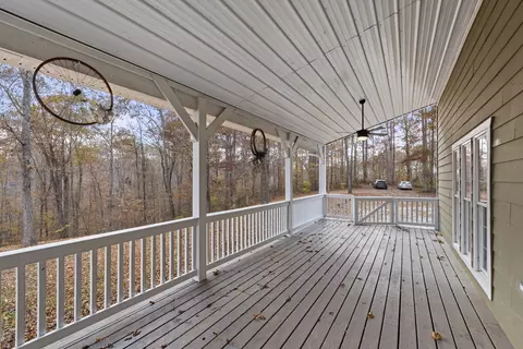 Exterior - 1148 Stoltz Rd, Centerville, TN 37033 photo 5 of 10