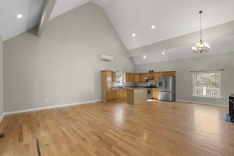 Living - 1148 Stoltz Rd, Centerville, TN 37033 photo 2 of 5