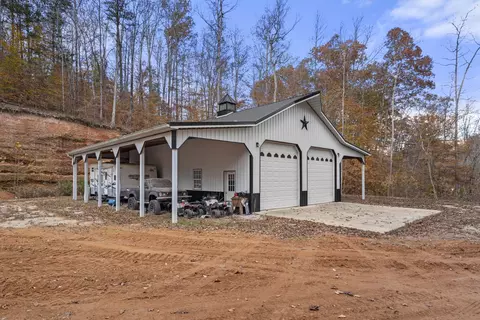 Exterior - 1148 Stoltz Rd, Centerville, TN 37033 photo 7 of 10