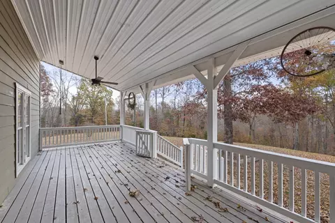 Exterior - 1148 Stoltz Rd, Centerville, TN 37033 photo 4 of 10