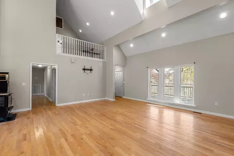 Living - 1148 Stoltz Rd, Centerville, TN 37033 photo 1 of 5