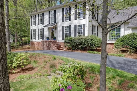 4 Stonehaven Dr, Signal Mountain, TN 37377