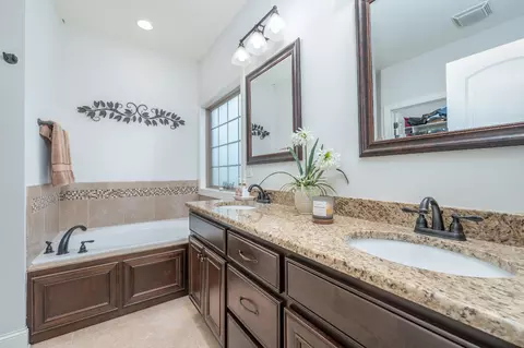 Bath - 1006 Cascadeway Dr, Murfreesboro, TN 37129 photo 1 of 3