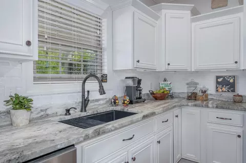 Kitchen - 1006 Cascadeway Dr, Murfreesboro, TN 37129 photo 3 of 5