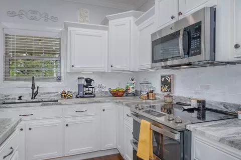 Kitchen - 1006 Cascadeway Dr, Murfreesboro, TN 37129 photo 4 of 5