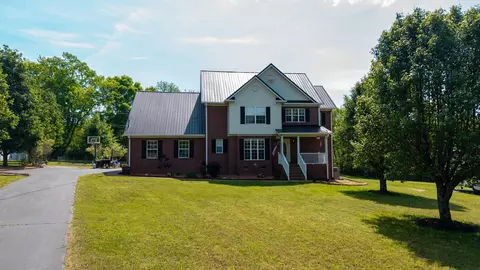 1109 Stonehenge Ct, Columbia, TN 38401