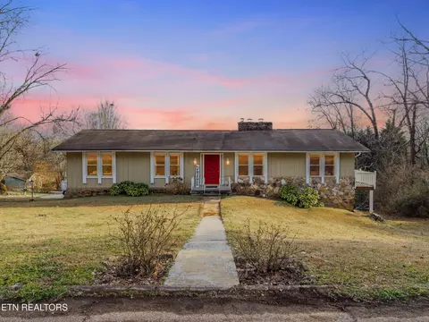 8908 Grantop Dr, Knoxville, TN 37923